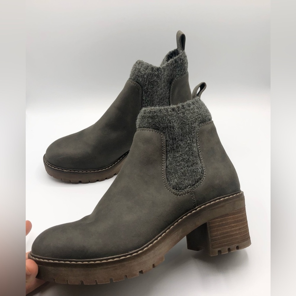 Crown Vintage Dark Green Olive Chunky Heeled Ankle Booties Women’s Size 8